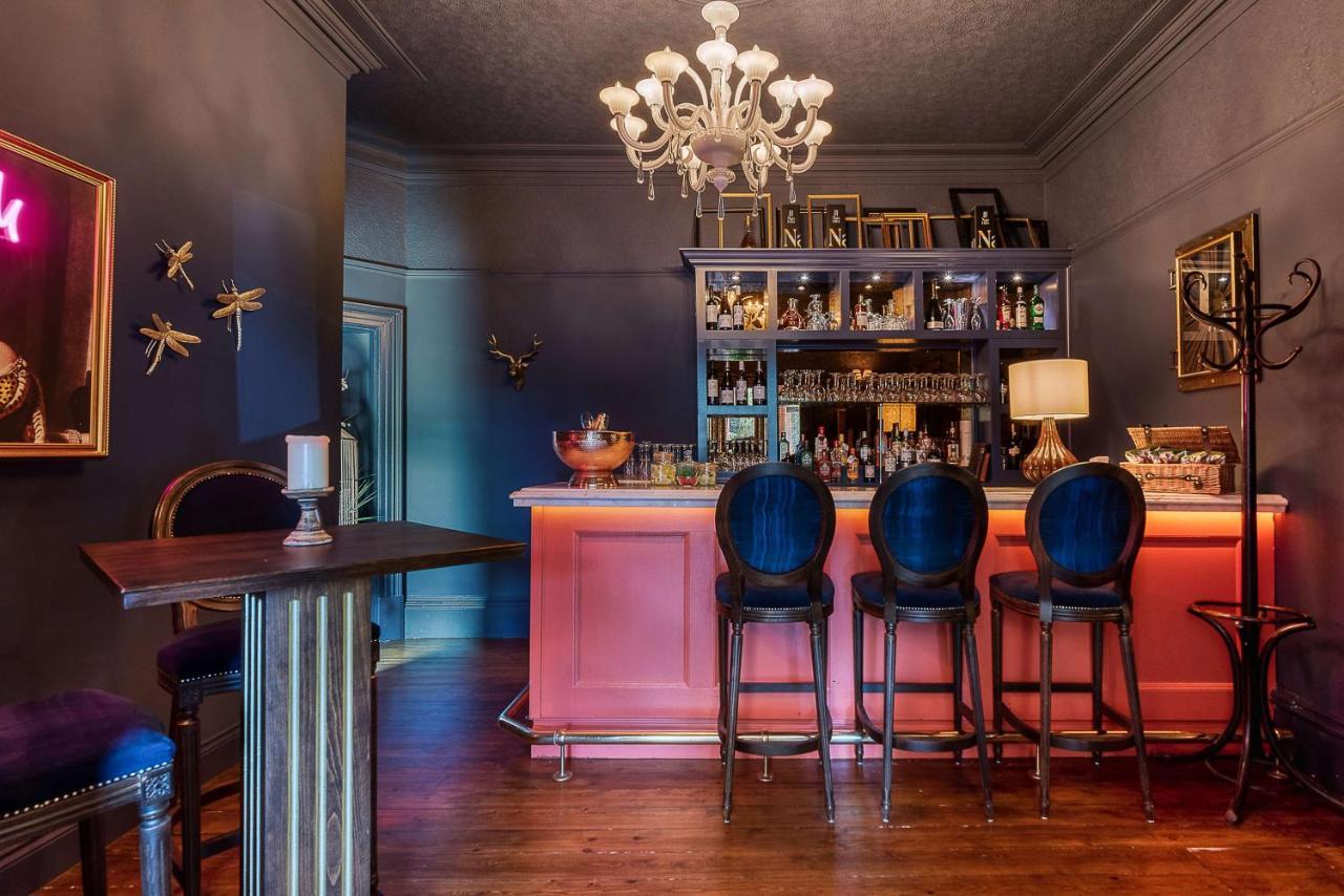 Clementine'S Guest House York Dış mekan fotoğraf The bar at the 1887